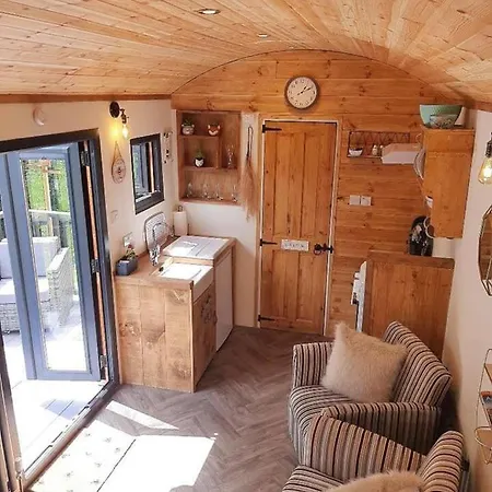 Shepherds Hut With Hot Tub On Anglesey North Wales Gwalchmai Exterior photo