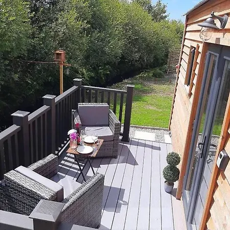 Shepherds Hut With Hot Tub On Anglesey North Wales Gwalchmai Exterior photo