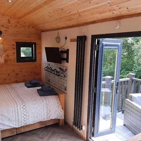 Shepherds Hut With Hot Tub On Anglesey North Wales Gwalchmai Exterior photo