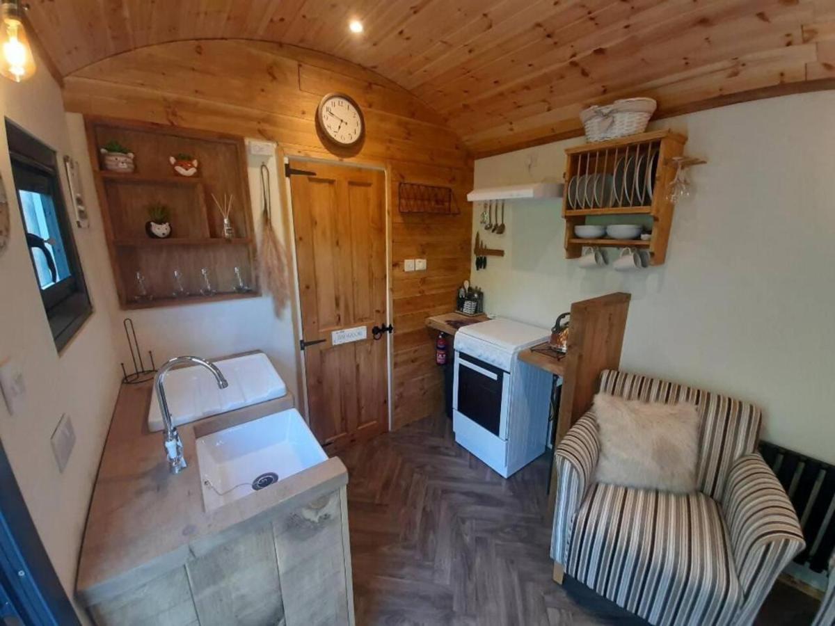 Shepherds Hut With Hot Tub On Anglesey North Wales * Gwalchmai