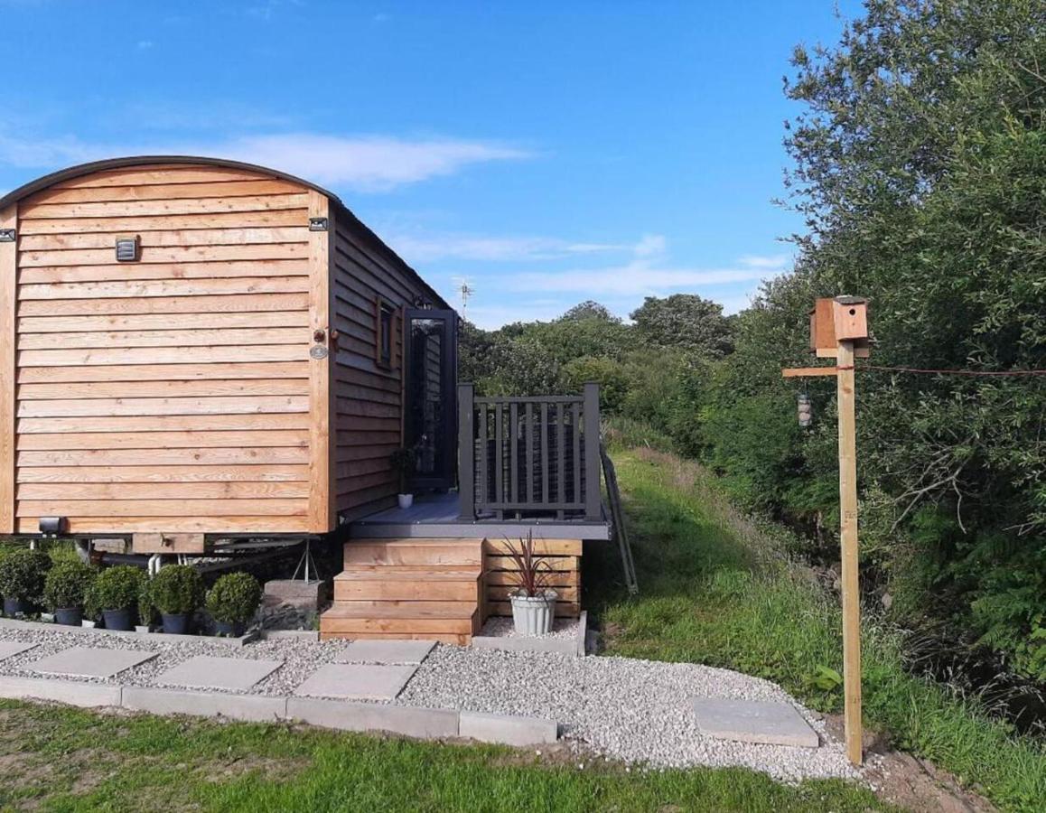 Holiday home Shepherds Hut With Hot Tub On Anglesey North Wales *