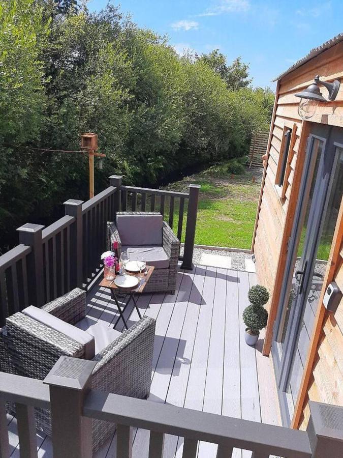 Shepherds Hut With Hot Tub On Anglesey North Wales Holiday home