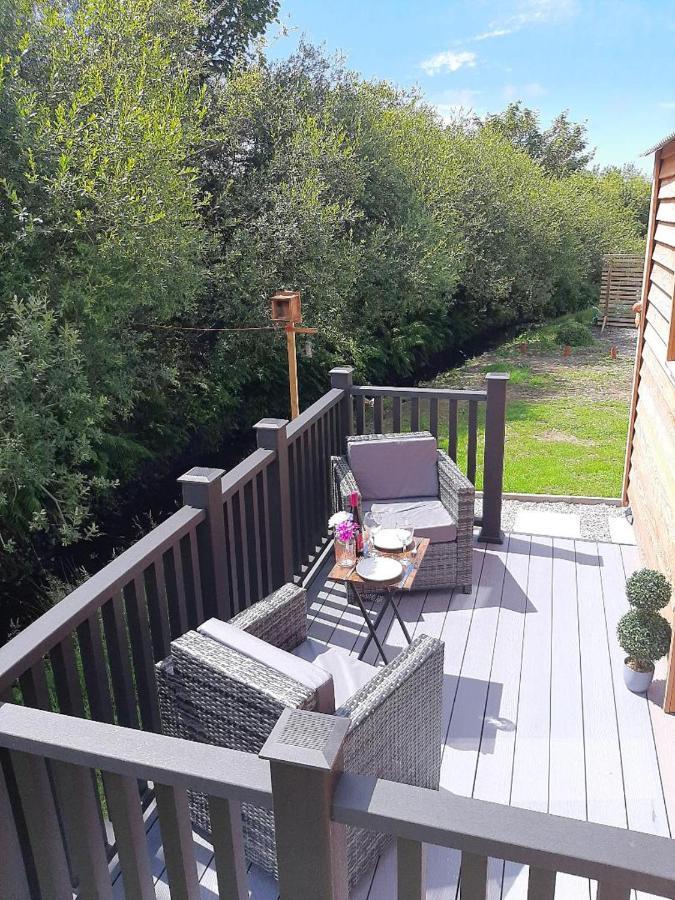 Shepherds Hut With Hot Tub On Anglesey North Wales Holiday home *