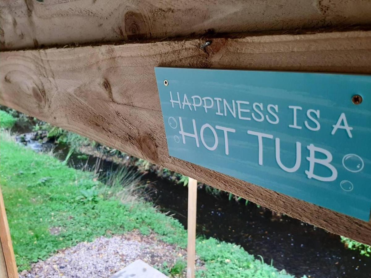 Shepherds Hut With Hot Tub On Anglesey North Wales *
