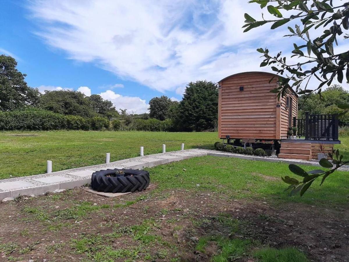 Shepherds Hut With Hot Tub On Anglesey North Wales Holiday home Gwalchmai