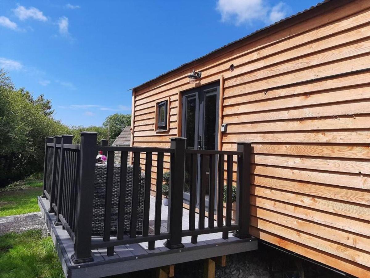 Holiday home Shepherds Hut With Hot Tub On Anglesey North Wales *