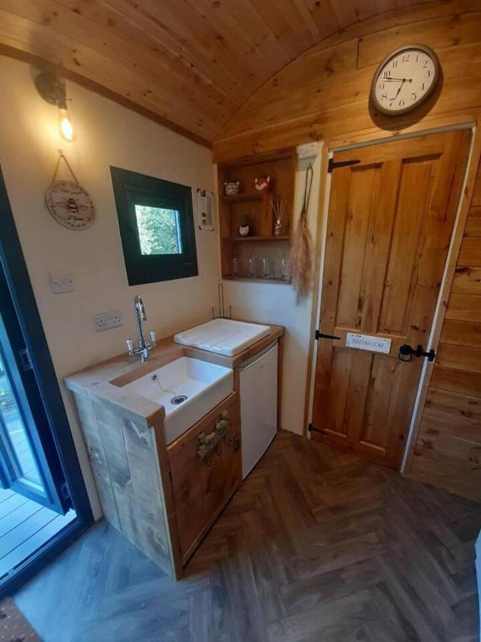 Shepherds Hut With Hot Tub On Anglesey North Wales * Gwalchmai
